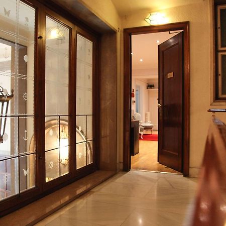 Petit Hotel Barcelona Exteriör bild